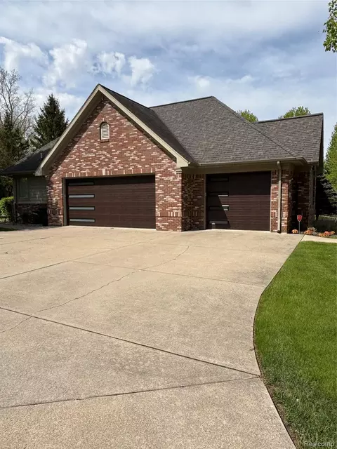 Exterior - 9035 N Island Dr, Flushing, MI 48433 photo 1 of 3