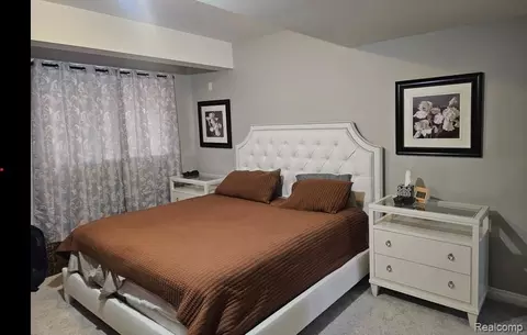 Bedroom - 9035 N Island Dr, Flushing, MI 48433 photo 6 of 7