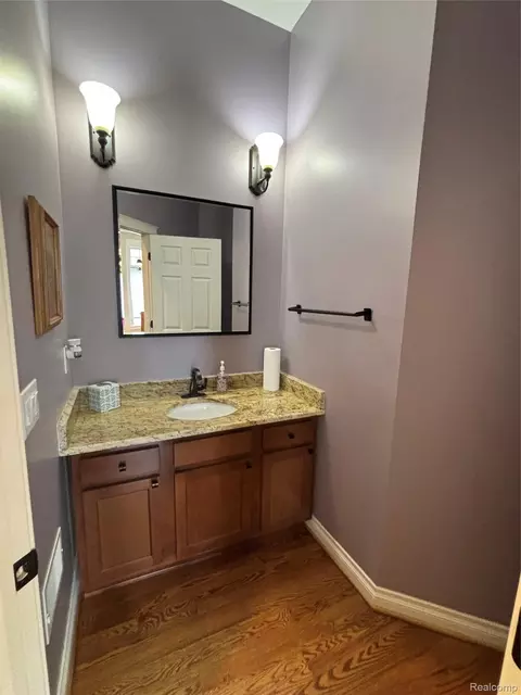 Bath - 9035 N Island Dr, Flushing, MI 48433 photo 1 of 4