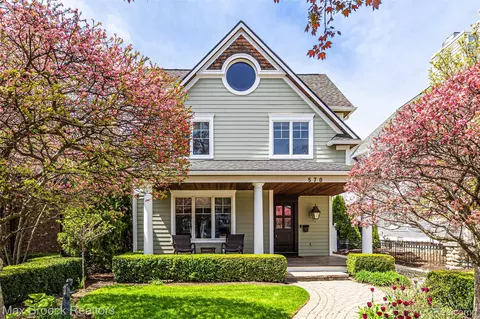 570 Pierce St, Birmingham, MI 48009