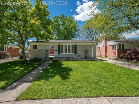 16660 Drake St, Southgate, MI 48195