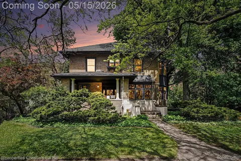 36 Longfellow St, Detroit, MI 48202