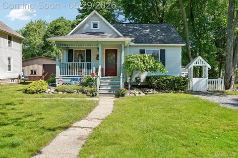 157 East St, Oxford, MI 48371