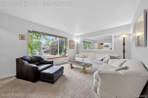 Living - 1450 Dreon Dr, Clawson, MI 48017 photo 2 of 4