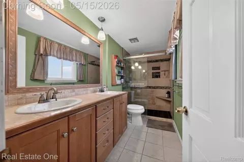 Bath - 1450 Dreon Dr, Clawson, MI 48017 photo 2 of 2