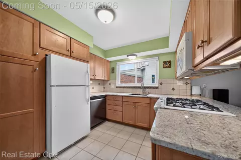 Kitchen - 1450 Dreon Dr, Clawson, MI 48017 photo 2 of 2