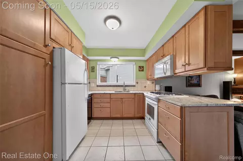 Kitchen - 1450 Dreon Dr, Clawson, MI 48017 photo 1 of 2