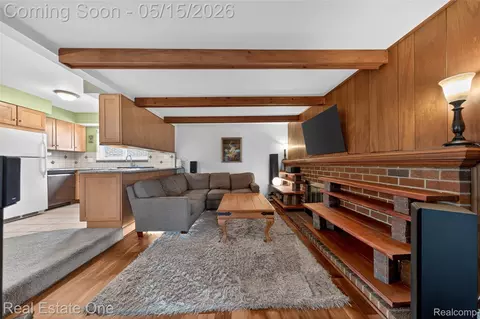 Living - 1450 Dreon Dr, Clawson, MI 48017 photo 3 of 4