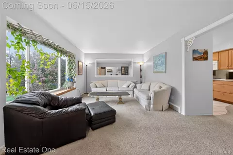Living - 1450 Dreon Dr, Clawson, MI 48017 photo 1 of 4