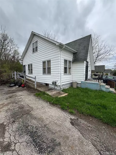 766 E Austin Ave, Flint, MI 48505 photo 2