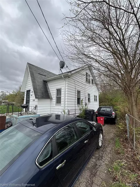 766 E Austin Ave, Flint, MI 48505 photo 3
