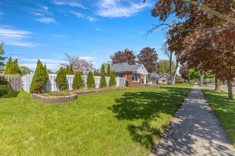 8315 Dale St, Dearborn Heights, MI 48127