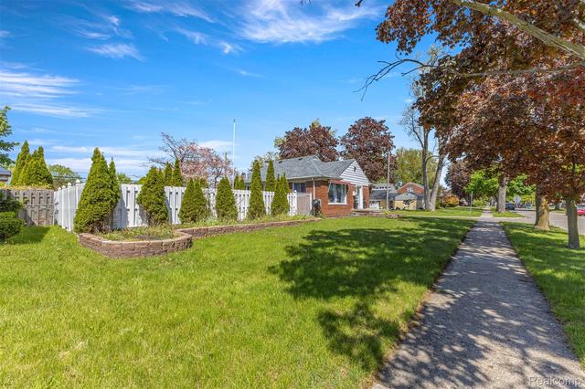 8315 Dale St, Dearborn Heights, MI 48127