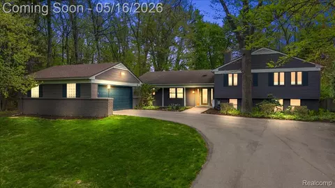 28455 Wellington St, Farmington Hills, MI 48334