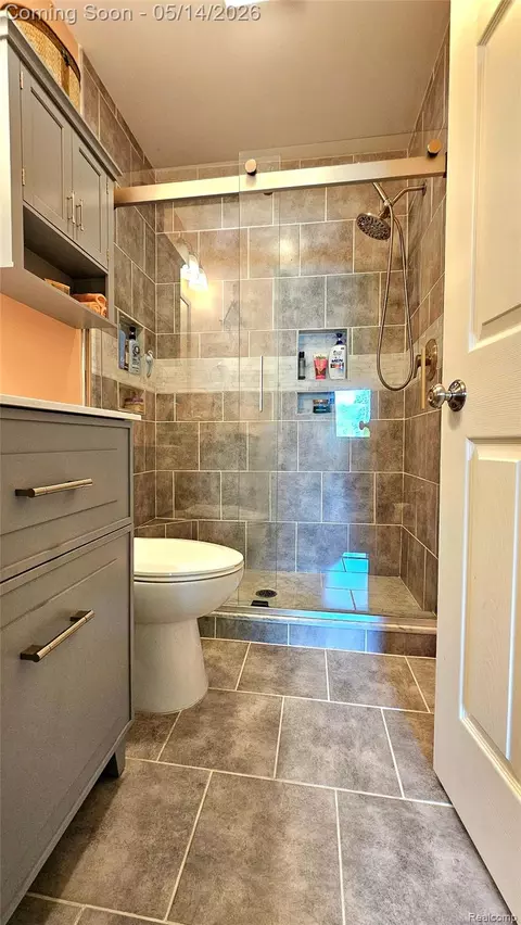 Bath - 21240 Isabelle St, Huron, MI 48174 photo 4 of 5