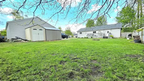 Exterior - 21240 Isabelle St, Huron, MI 48174 photo 2 of 5