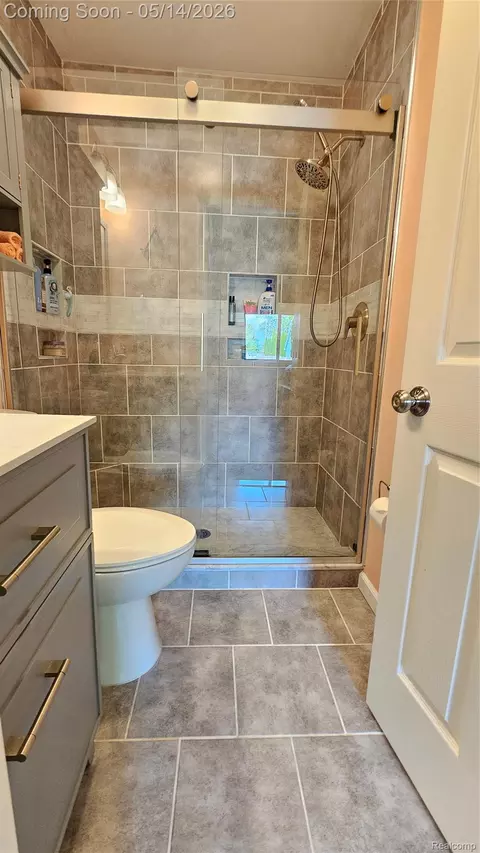Bath - 21240 Isabelle St, Huron, MI 48174 photo 3 of 5