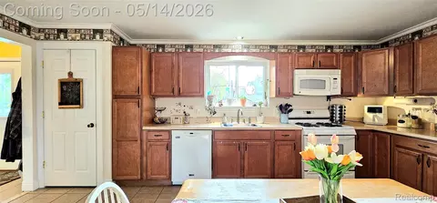 Kitchen - 21240 Isabelle St, Huron, MI 48174 photo 5 of 5