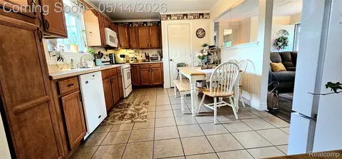 Kitchen - 21240 Isabelle St, Huron, MI 48174 photo 2 of 5