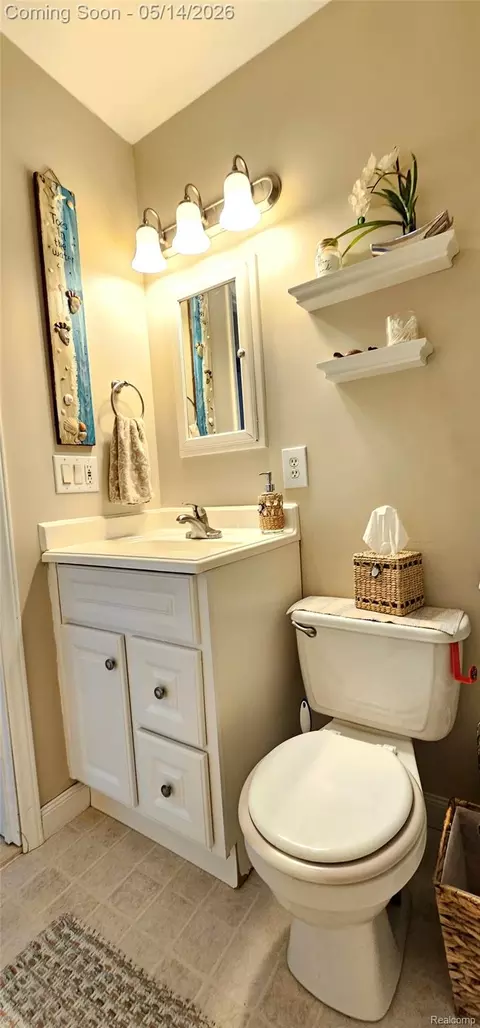Bath - 21240 Isabelle St, Huron, MI 48174 photo 1 of 5
