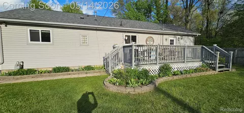 Exterior - 21240 Isabelle St, Huron, MI 48174 photo 4 of 5