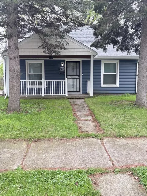 18920 Kingsville St, Harper Woods, MI 48225