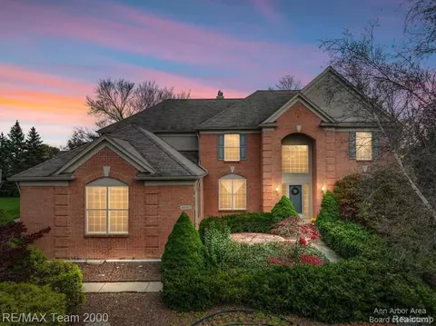 48342 Manhattan Cir, Canton, MI 48188