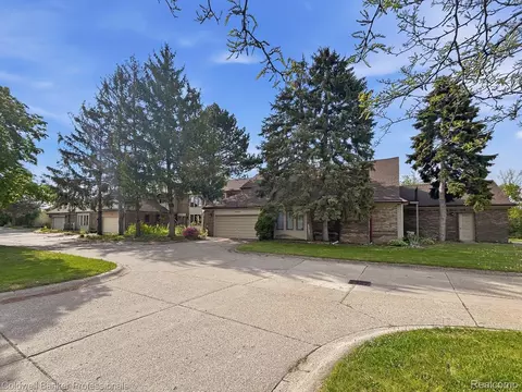 13730 Plumbrook, Sterling Heights, MI 48312