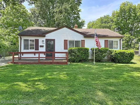 1203 Gilman St, Garden City, MI 48135