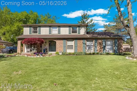 5757 Folkstone Dr, Troy, MI 48085