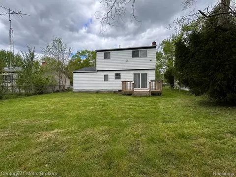 Exterior - 2914 E Pierson Rd, Flint, MI 48506 photo 2 of 2