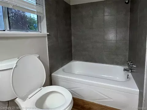 Bath - 2914 E Pierson Rd, Flint, MI 48506 photo 1 of 2