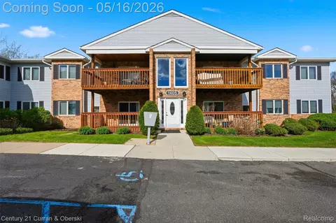 1405 Harbour Blvd #151, Trenton, MI 48183