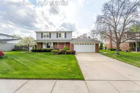 16299 Edgewood Dr, Livonia, MI 48154