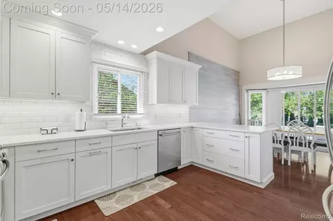 Kitchen - 52425 Bryan Michael Dr, Macomb, MI 48042 photo 3 of 5