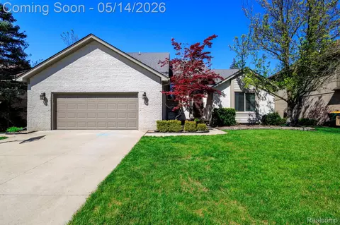 52425 Bryan Michael Dr, Macomb, MI 48042