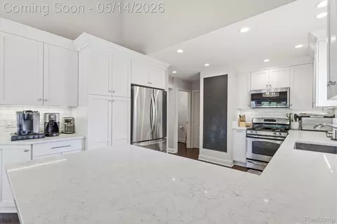 Kitchen - 52425 Bryan Michael Dr, Macomb, MI 48042 photo 2 of 5