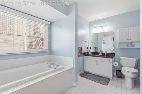 Bath - 52425 Bryan Michael Dr, Macomb, MI 48042 photo 2 of 3