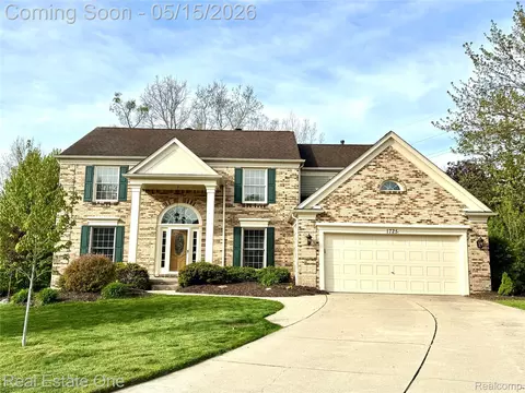 1725 Hillcrest Dr, Rochester Hills, MI 48306