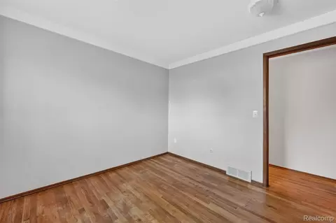 Bedroom - 30041 Warner Ave, Warren, MI 48092 photo 1 of 9