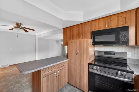 Kitchen - 30041 Warner Ave, Warren, MI 48092 photo 3 of 5