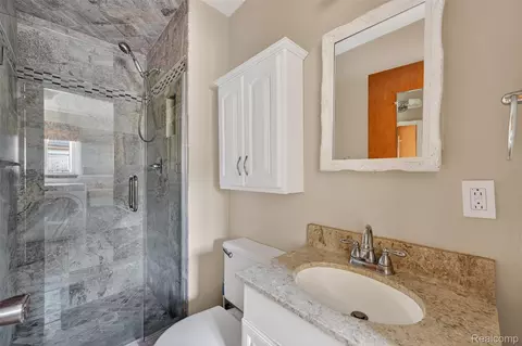 Bath - 30041 Warner Ave, Warren, MI 48092 photo 1 of 3