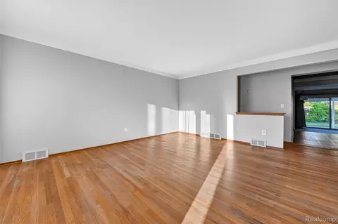 Living - 30041 Warner Ave, Warren, MI 48092 photo 1 of 8