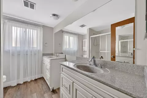 Bath - 30041 Warner Ave, Warren, MI 48092 photo 2 of 3