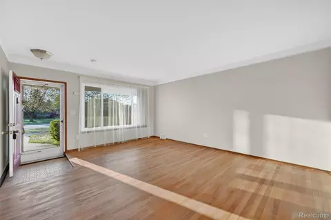 Living - 30041 Warner Ave, Warren, MI 48092 photo 4 of 8