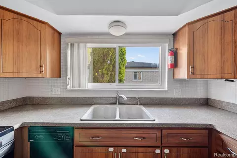 Kitchen - 30041 Warner Ave, Warren, MI 48092 photo 5 of 5