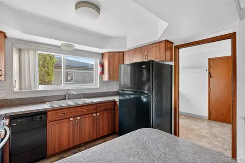 Kitchen - 30041 Warner Ave, Warren, MI 48092 photo 1 of 5