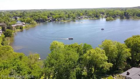 6311 Wellesley Ter, Independence, MI 48346