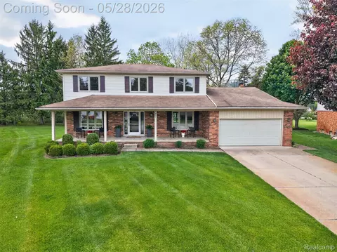 3411 Foxhollow Ct, Washington, MI 48094