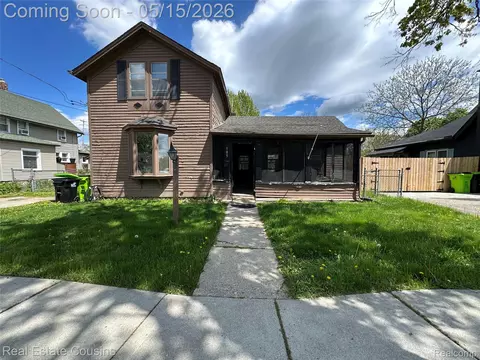 105 S Pine St, Fenton, MI 48430